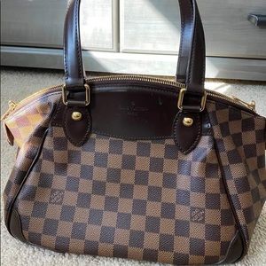 LOUIS VUITTON
Monogram